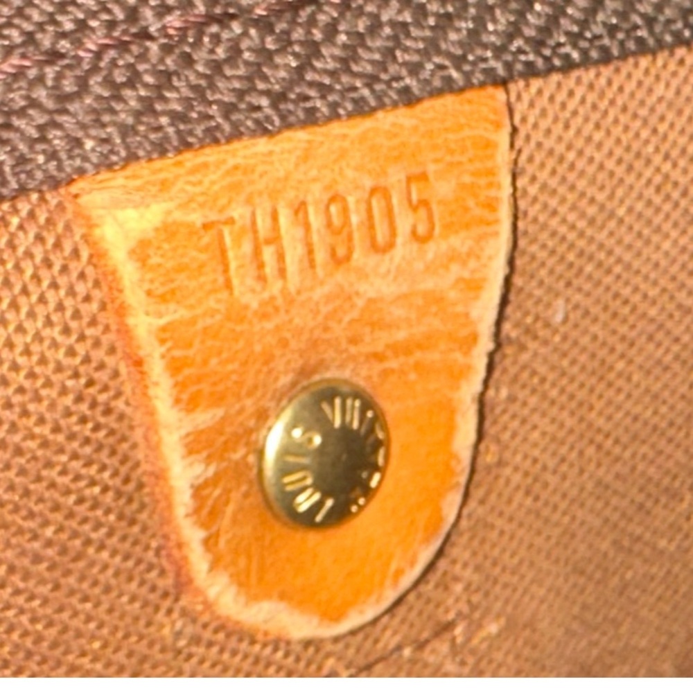 Louis Vuitton  Monogram Keepall Size 50 Travel Duffle Bag - Picture 5 of 16